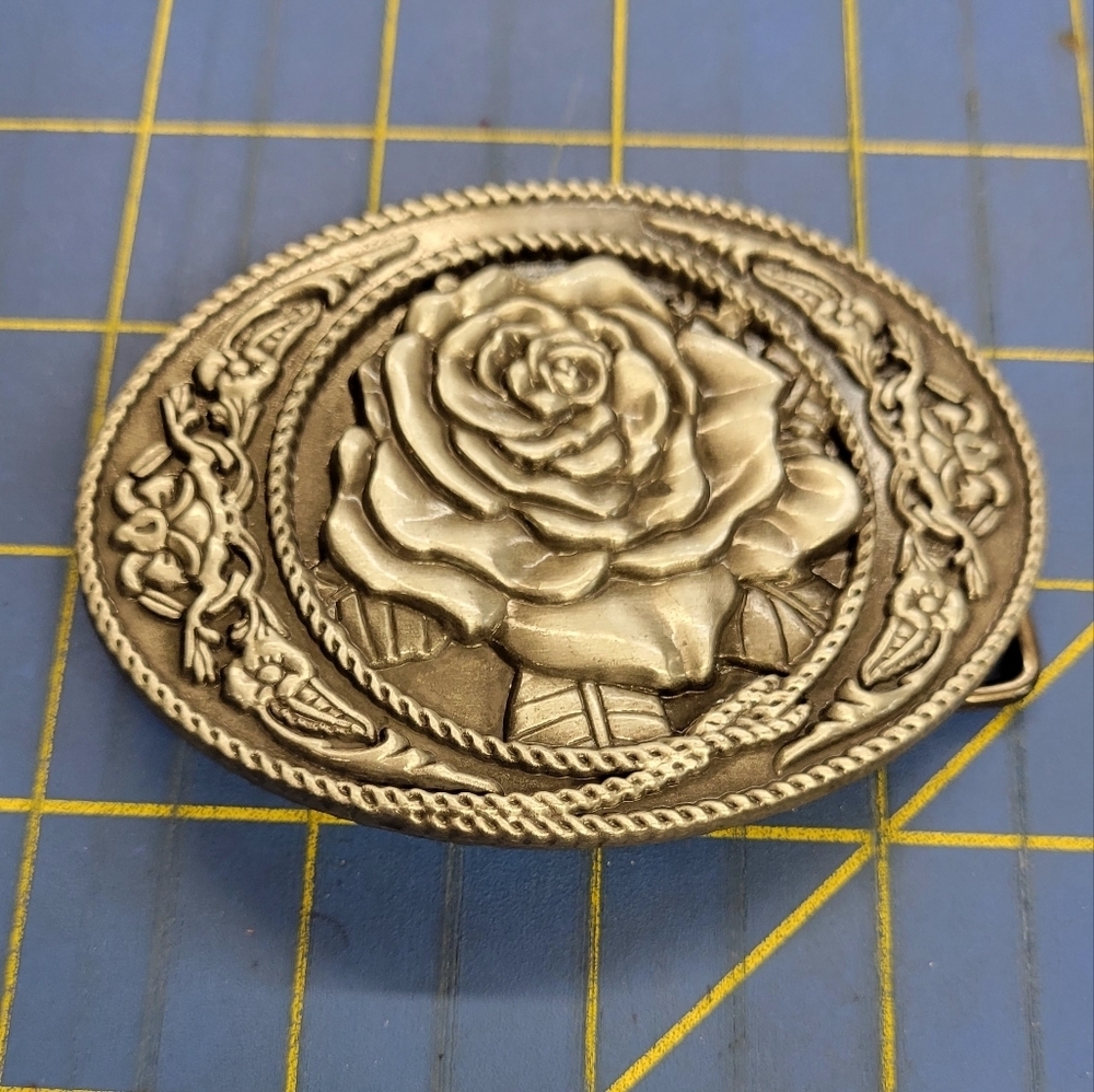 Western Buckle Unisex Brand New Rose Design Silver Tone